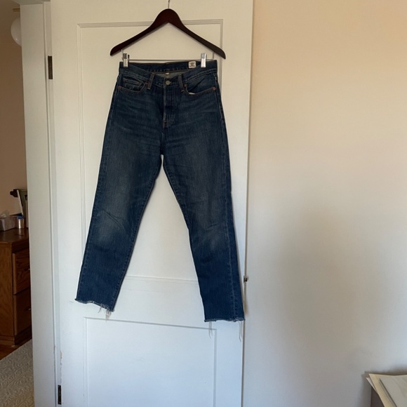 Distressed Wedgie Levi’s Jeans - Picture 2 of 7